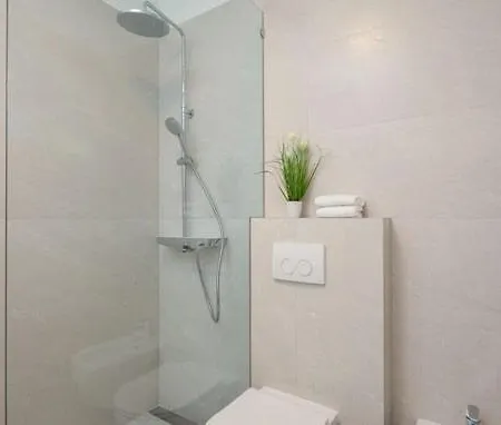 Tina Apartman Nin