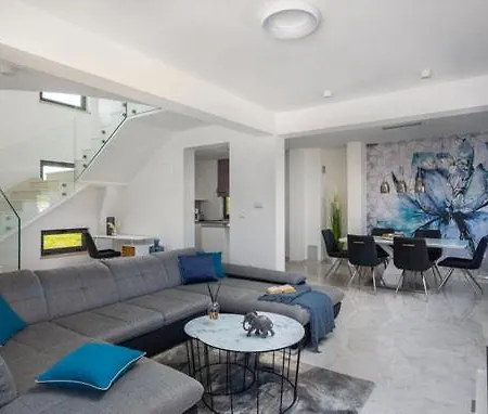 Tina Apartman Nin