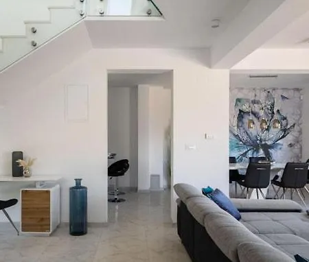 Tina Apartman Nin