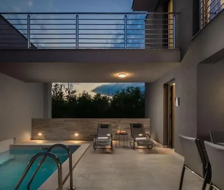 Tina Apartman Nin