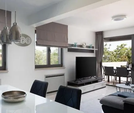Tina Apartman Nin